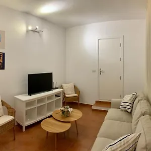 vianymar-apartamentos.adeje-hotels.com/